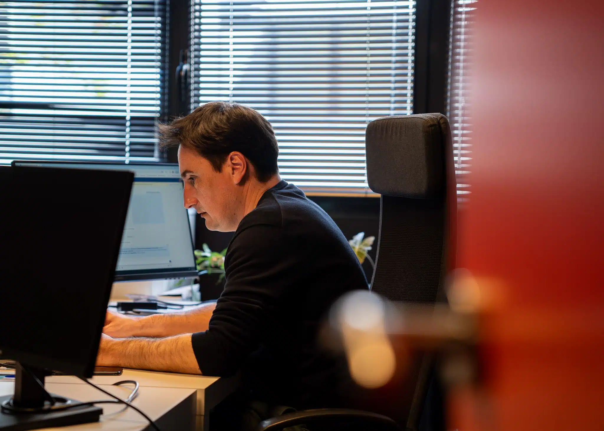 Collaborateur concentré sur ses missions