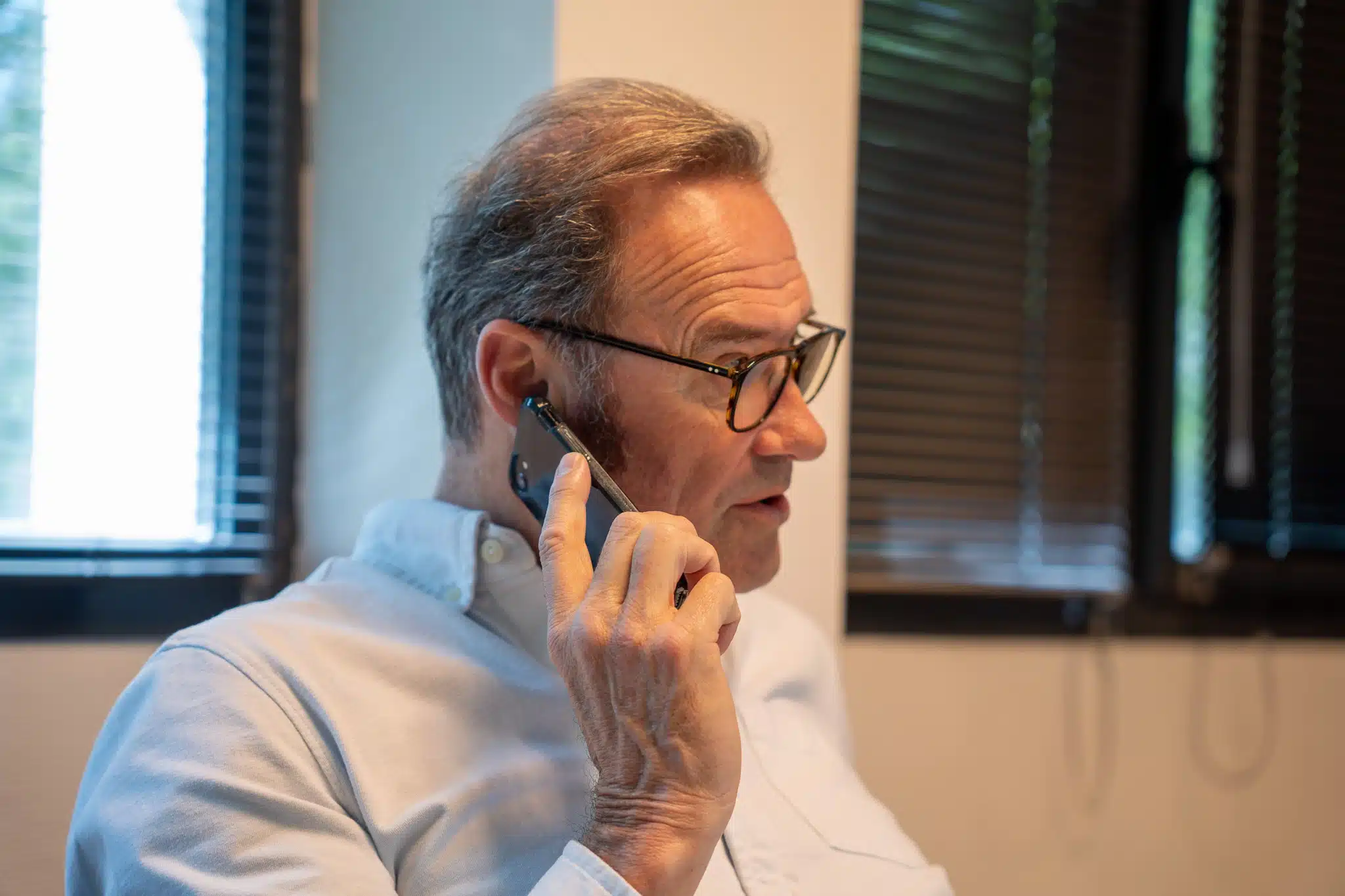 Collaborateur en appel téléphonique