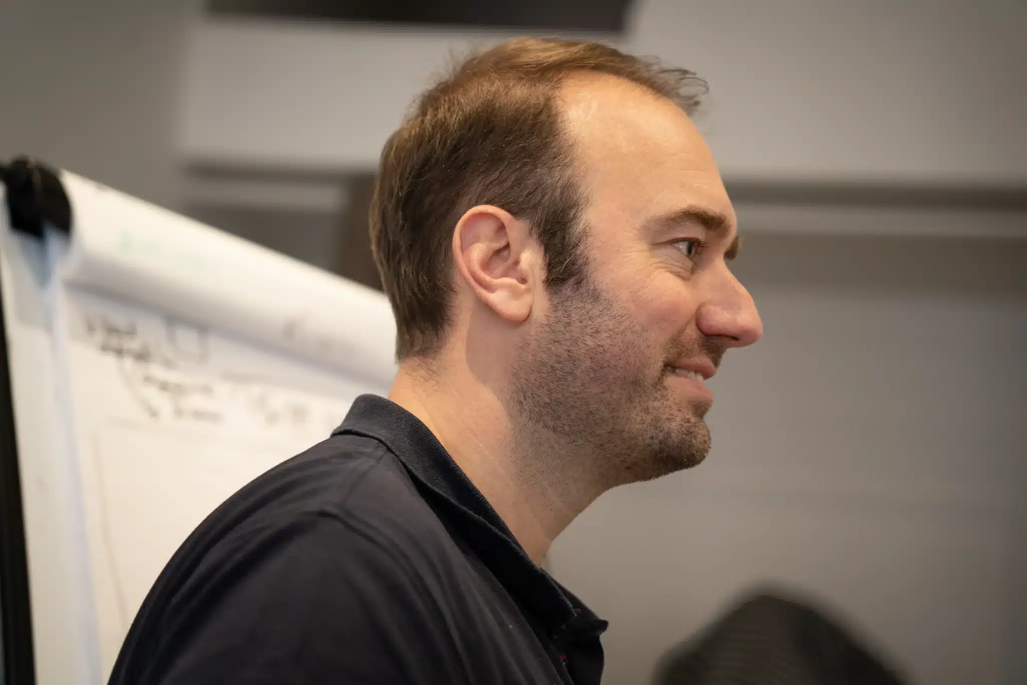 Collaborateur en pleine présentation