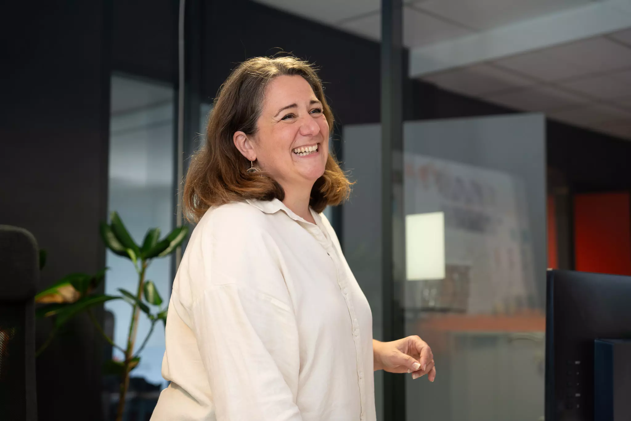 Collaboratrice souriante (2)