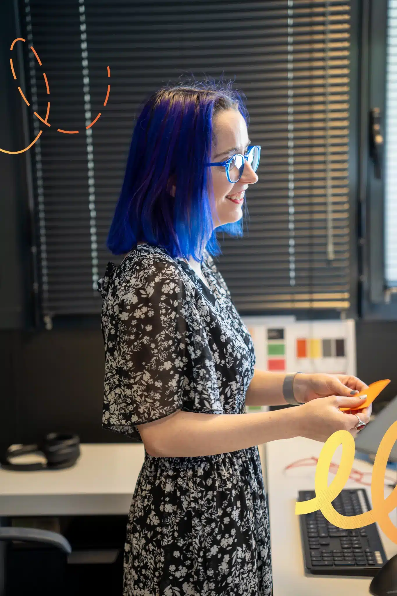 Collaboratrice souriante (3)