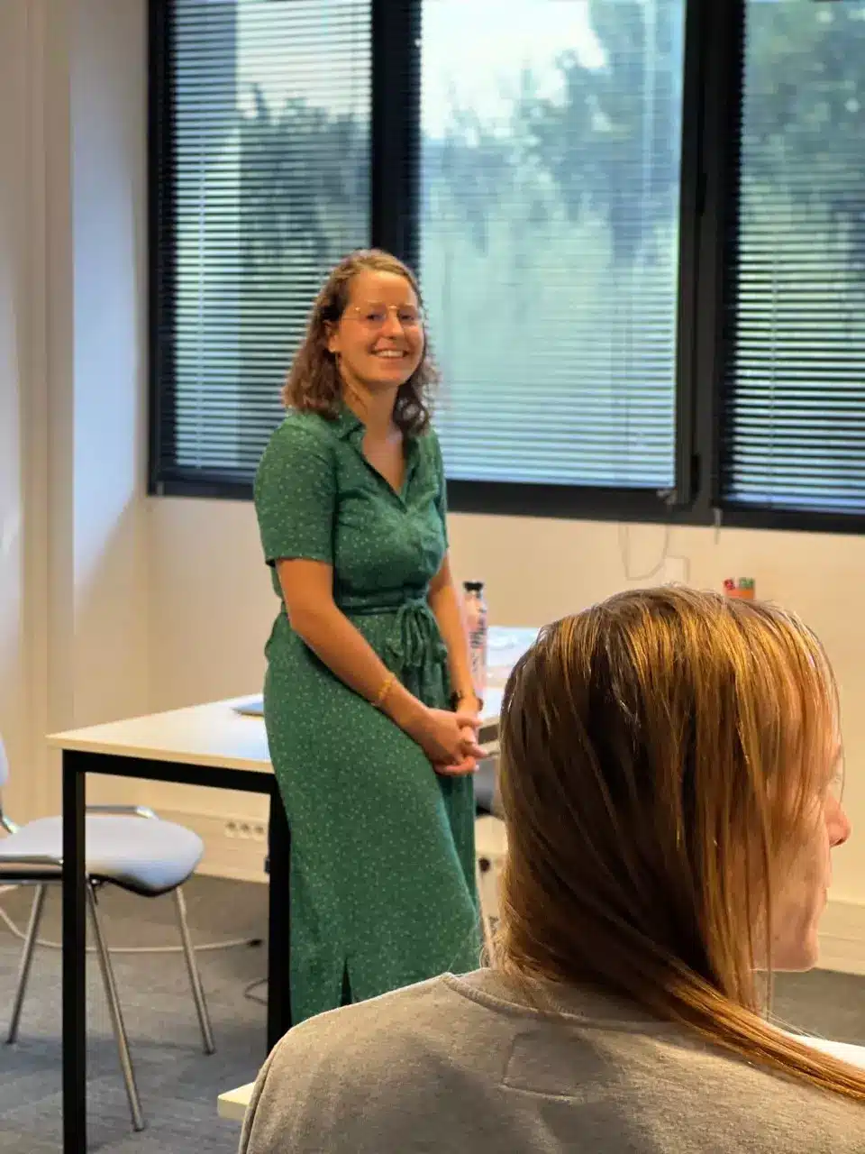 Collaboratrice souriante (4)