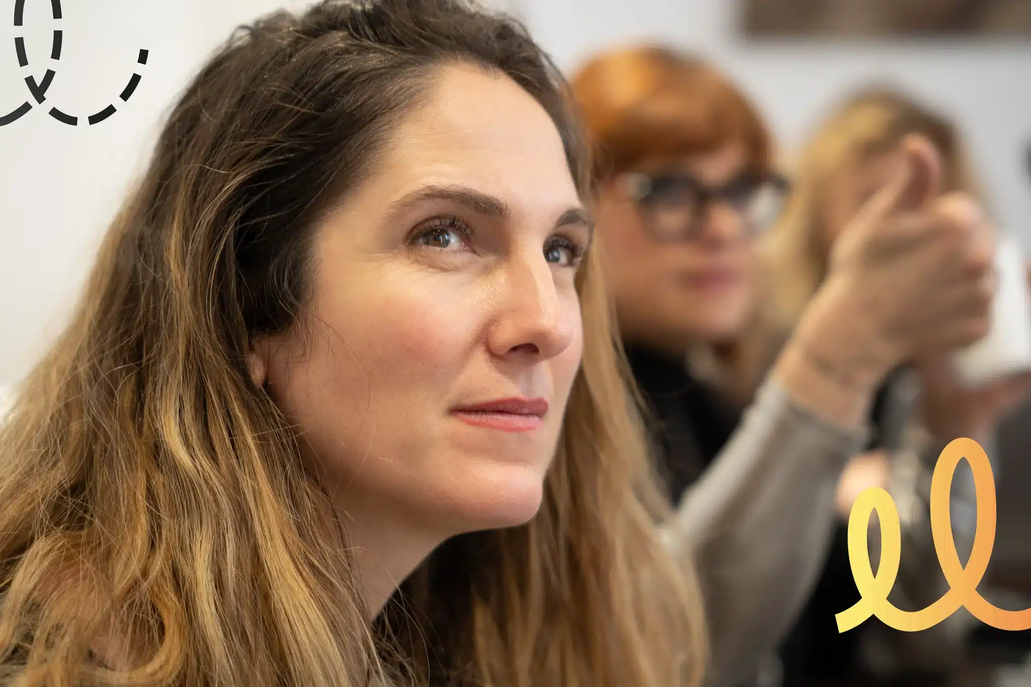 Collaboratrice concentrée