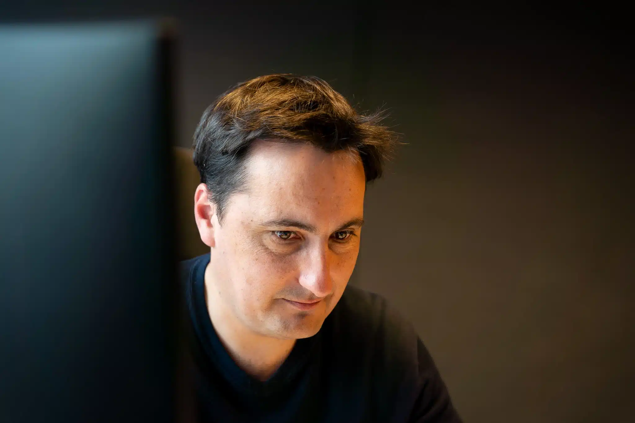 Collègue concentré