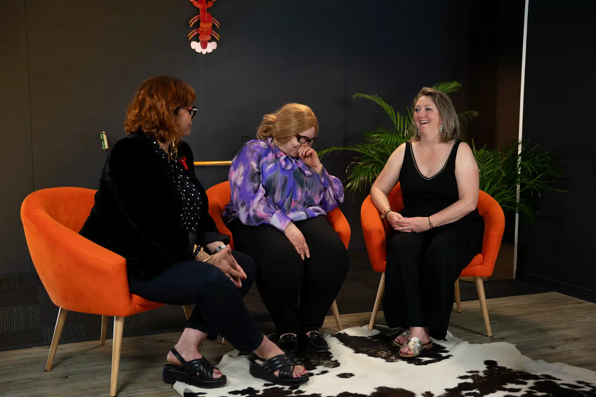 Formatrices rigolant avec une apprenante