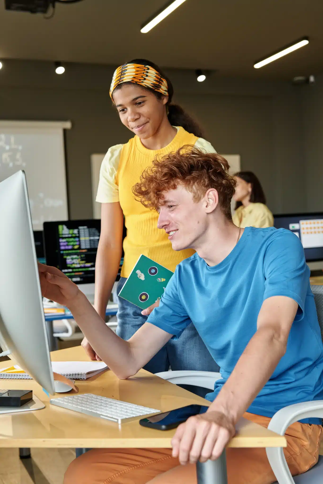 Elèves qui s'entraident